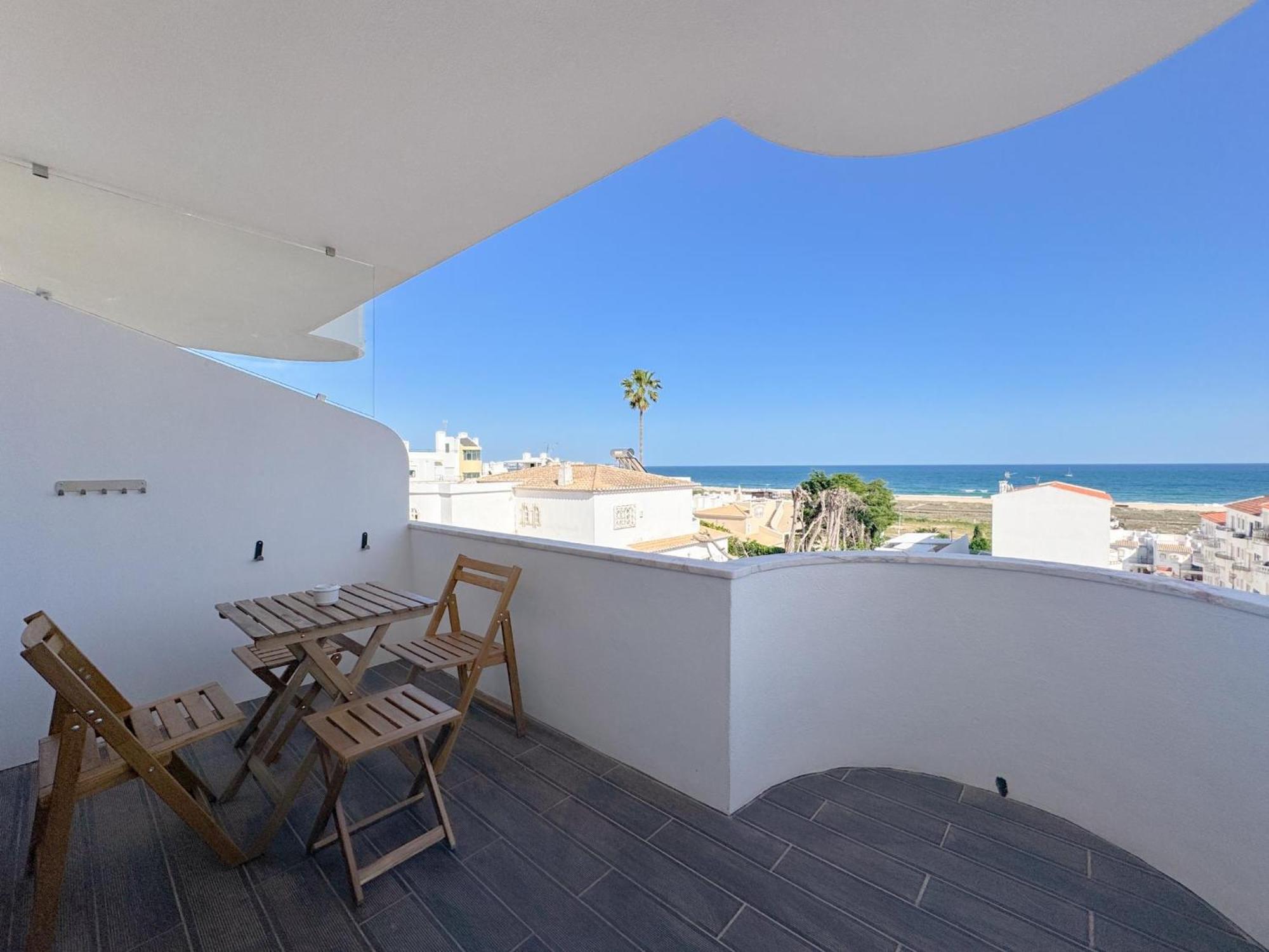 Apartment Modern Retreat By The Sea #1951 Lagos